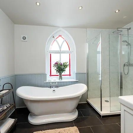 Chester'S Only Tin Chapel - Unique, Spacious 2 Bedrooms, Garden And Free Parking Exterior photo