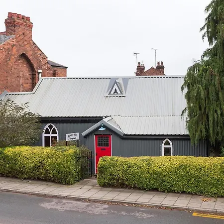 Chester'S Only Tin Chapel - Unique, Spacious 2 Bedrooms, Garden And Free Parking Exterior photo