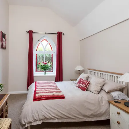 Chester'S Only Tin Chapel - Unique, Spacious 2 Bedrooms, Garden And Free Parking Exterior photo