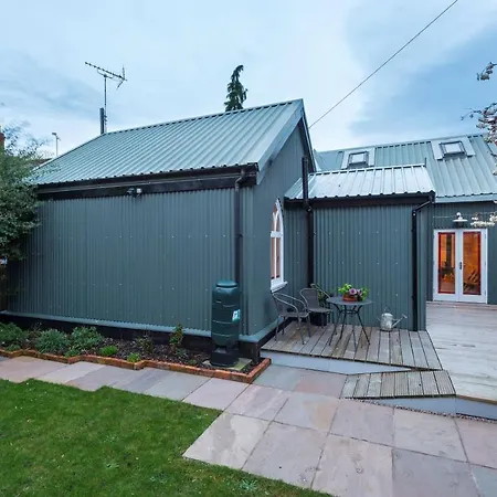 Chester'S Only Tin Chapel - Unique, Spacious 2 Bedrooms, Garden And Free Parking Exterior photo
