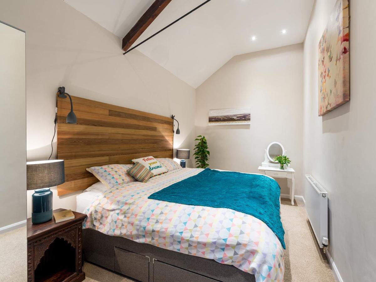 Chester's Only Tin Chapel - Unique, Spacious 2 Bedrooms, Garden And Free Parking Holiday home Chester
