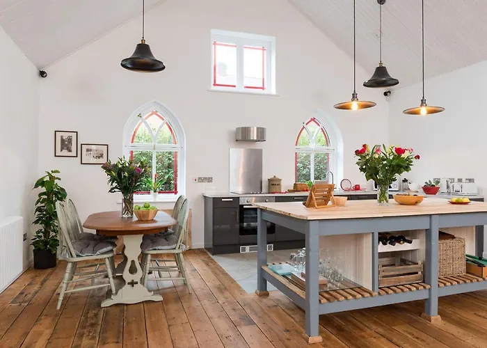 Chester\'S Only Tin Chapel - Unique, Spacious 2 Bedrooms, Garden And Free Parking