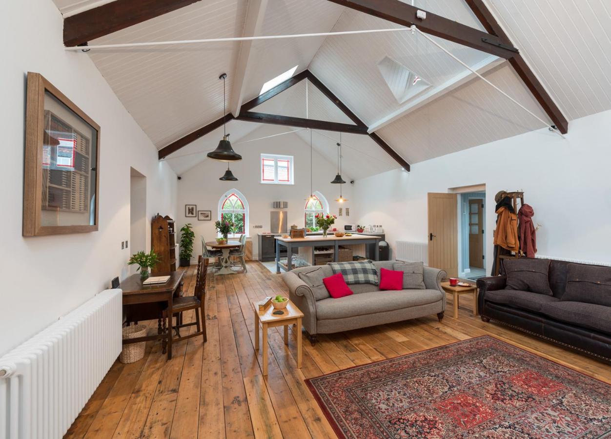 Chester's Only Tin Chapel - Unique, Spacious 2 Bedrooms, Garden And Free Parking Holiday home *