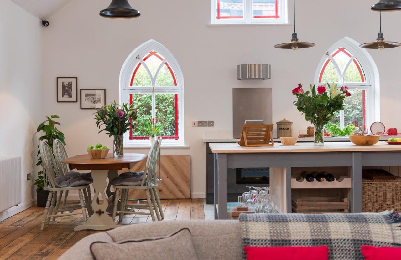 Holiday home Chester's Only Tin Chapel - Unique, Spacious 2 Bedrooms, Garden And Free Parking
