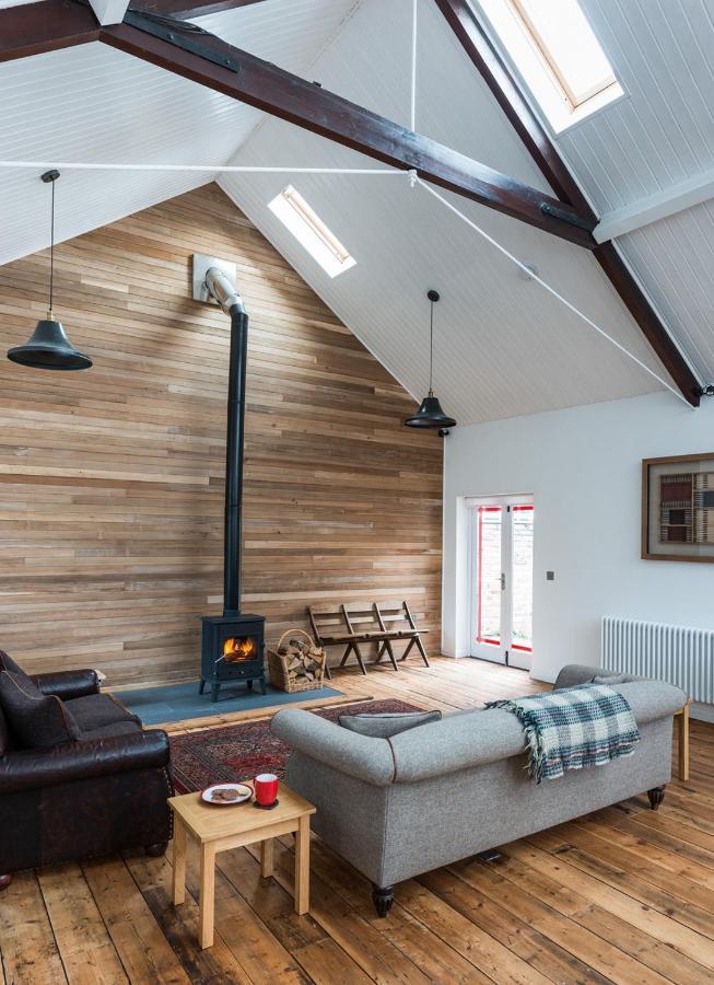 Chester's Only Tin Chapel - Unique, Spacious 2 Bedrooms, Garden And Free Parking