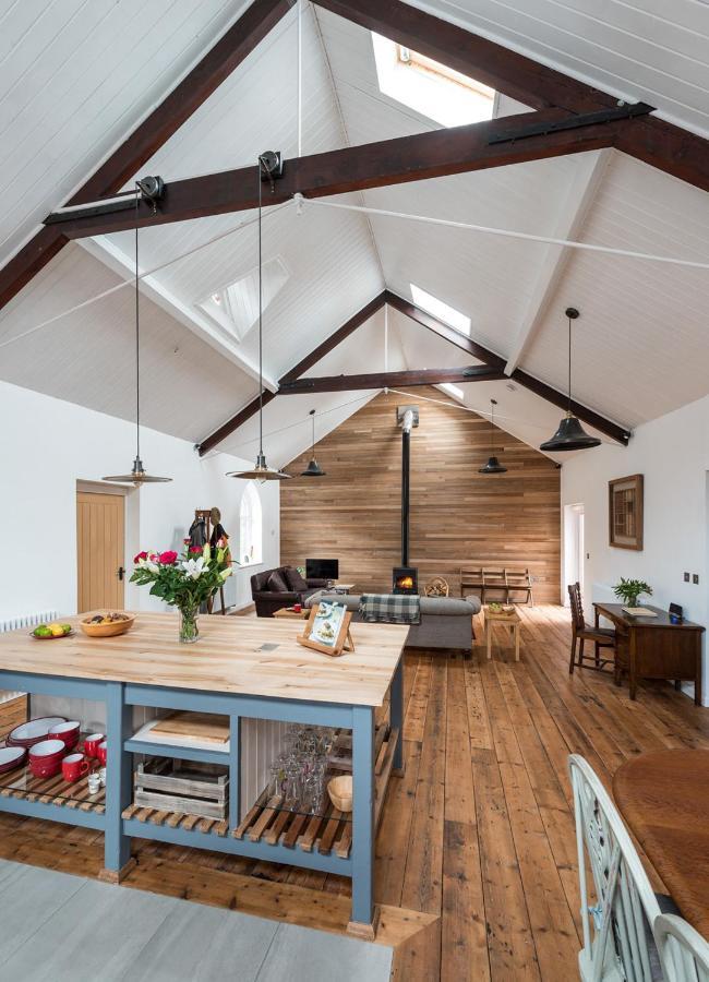 Chester's Only Tin Chapel - Unique, Spacious 2 Bedrooms, Garden And Free Parking Holiday home