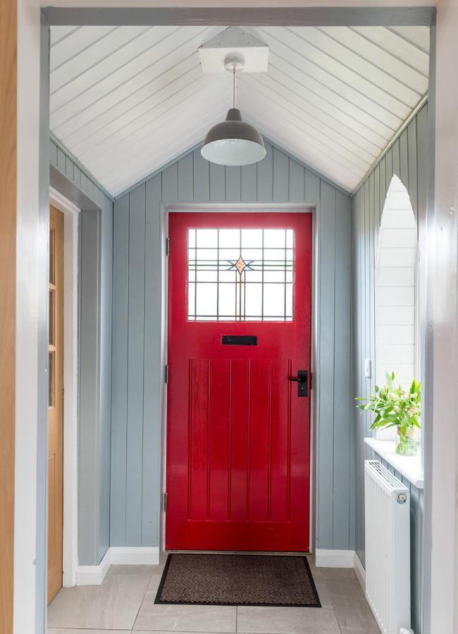 Chester's Only Tin Chapel - Unique, Spacious 2 Bedrooms, Garden And Free Parking Chester