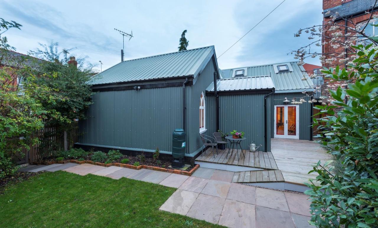 Chester's Only Tin Chapel - Unique, Spacious 2 Bedrooms, Garden And Free Parking Holiday home *